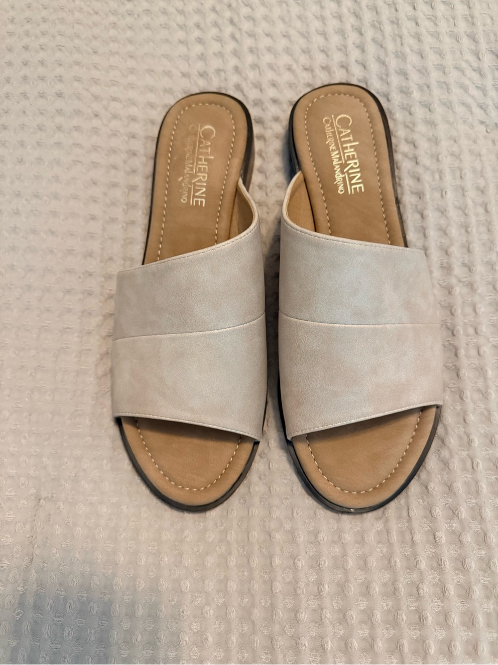 NWOT Catherine Malandrino Neutral Beige Slip-On Slide Mules